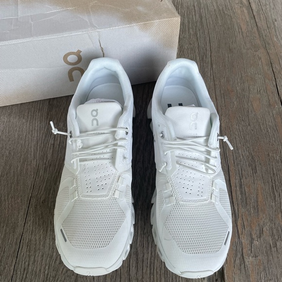 On Cloud Womens Shoes - Picture 2 of 4